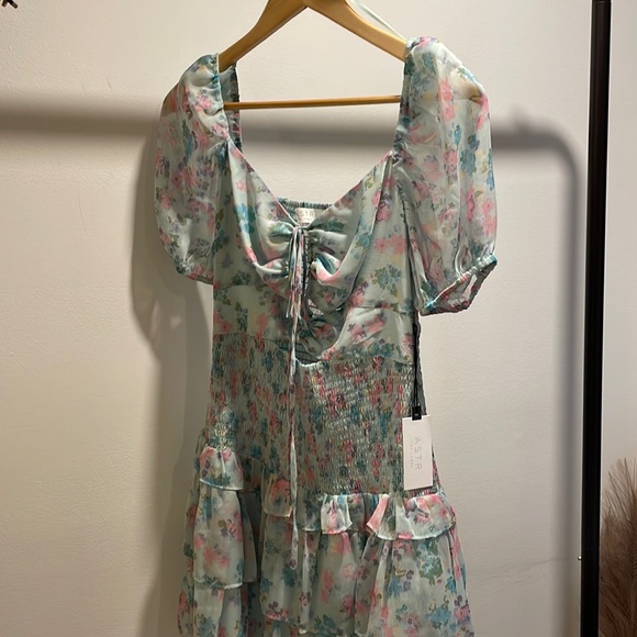 ASTR THE LABEL | GARLAND FLORAL DRESS - Picture 2 of 6